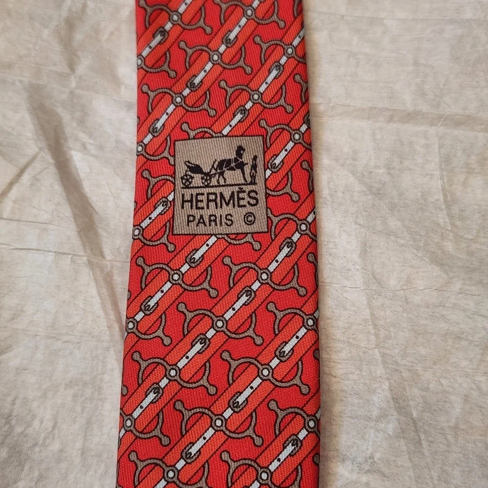 Vintage HERMÈS Paris Silk Tie Red Gold Equestrian Bit Buckle Pattern 5644 EA